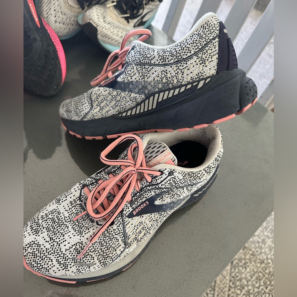 Brooks- adrenaline size 8.5